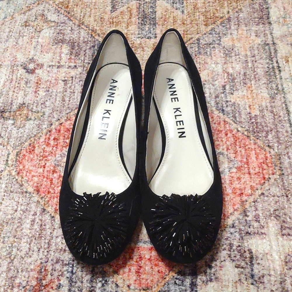 Anne Klein "Holly" Black Faux Suede Pom Pom Heels Size 9